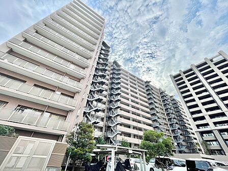 建物の居住性に拘った邸宅は、「落ち着き」と「安らぎ」と「快適」を実現してくれます。