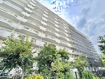 季節感を演出する多彩な樹木と豊かな彩りが重なり、四季折々の変化を楽しめる心地よい場所となることでしょう。時間の経過と共に味わいが出る素敵なリゾート時間を楽しんでください。