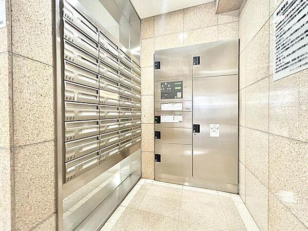 留守でも荷物が受け取れるため、共働きで昼間の宅配物の受け取りが困難な世帯や、インターネットショッピング等の通信販売をよく利用する人にニーズが高まっている。時間を有効に使えます。