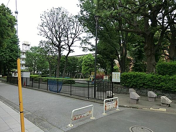 もとまち公園まで約272m