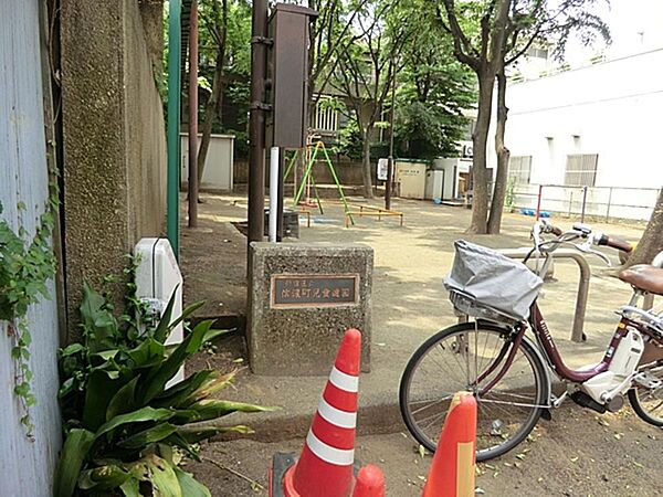 信濃町児童遊園まで約411m