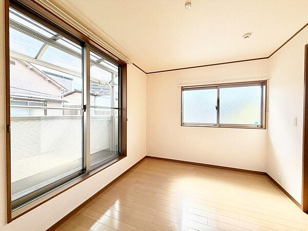 白を基調とした室内は、明るい住空間を造り出すだけでなく、清潔感をもたらしてくれます。