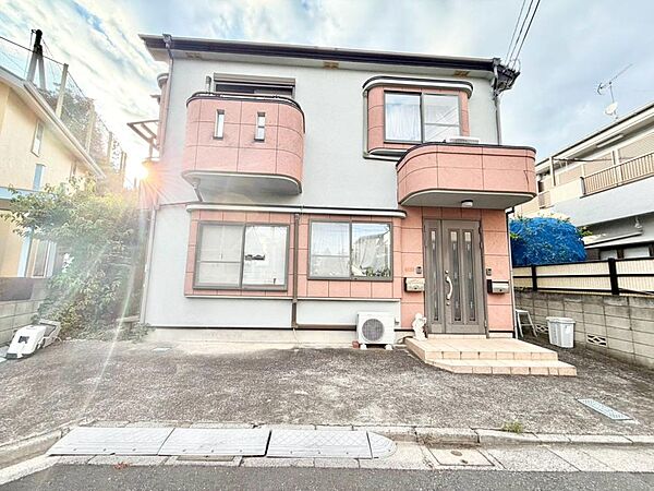 小学校入学前の子どもを持つ家庭の約6割が「家族や子どものため」に購入を希望。入学後の転校を避け、広い空間でのびのび育てたいなどの親心が、家探しのきっかけになっているようです。