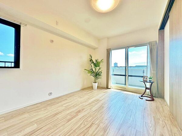 家族とのコミュニケーションを促進する拘り設計。快適な居住空間を演出し、都市型生活をより潤いある時間へ代えてくれます。