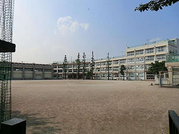 練馬区立豊渓中学校まで約1090m