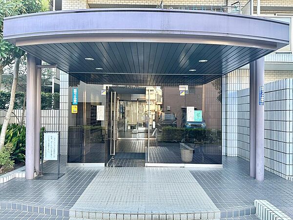 物件の陽当りや通風・仕様設備やお部屋の大きさの比較、近隣・周辺環境や街並みなど、資料には掲載していない情報が現地にはたくさんあります。　是非一度、現地をご確認ください。