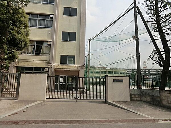 板橋区立板橋第三中学校まで約1027m