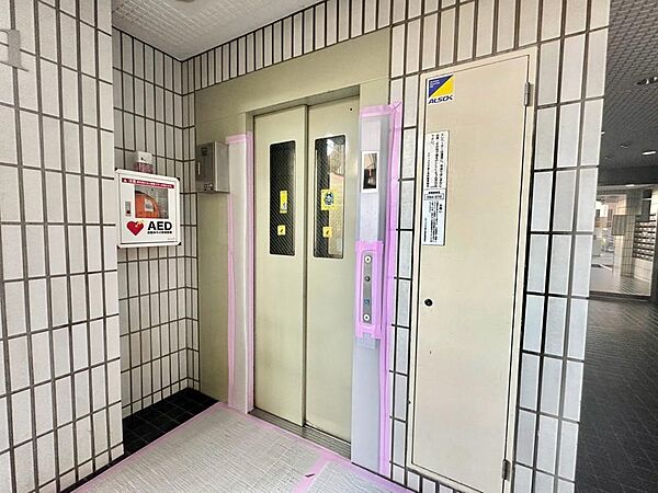 築年数こそ経過しておりますが、エレベータも完備しております。4階部分に住まうにあたって、あると様々な場面で活躍してくれますよね。