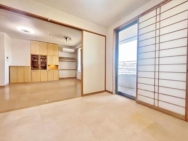 （リノベーション予定）大きな窓からたっぷりと陽光が注がれる明るい空間。家族の成長に対応できる永住仕様の間取り。一日の疲れを癒やしてくれる、時を忘れて過ごせる空間。