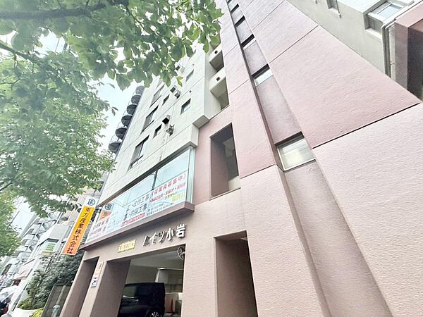 方角や時間帯の違いで日当たりがどう変化するか、周辺の道路や学校、お店や道路 の音など、家の中で静かに過ごせるかチェックできるのも、完成済みならでは。