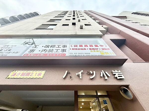 街に溶け合う美しい景観を生みだしているにも関わらず、採光や風通しを考えて設計された間取り。優雅なひと時をお過ごしいただける筈です。