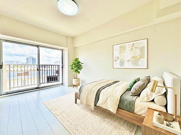 「配置してある家具や小物はCGによるイメージです。」白を基調とした室内は、明るい住空間を造り出すだけでなく、清潔感をもたらしてくれます。