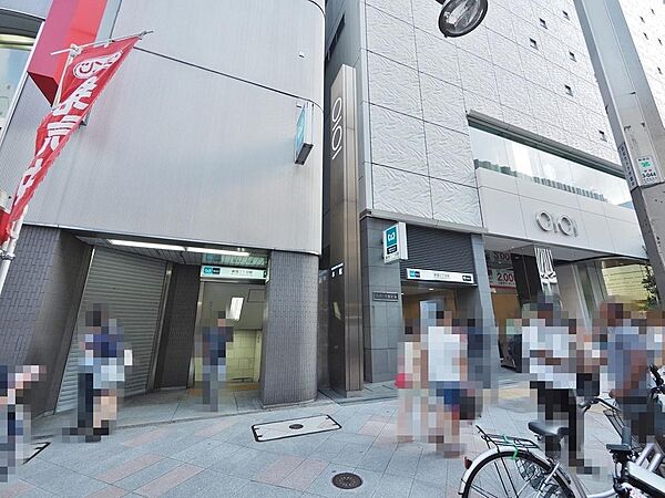 新宿三丁目駅まで約1142m