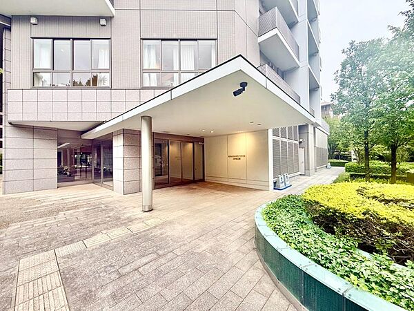 ただ「住まう」だけではございません。気持ち良く住んで欲しい気持ちをこめて…。お住まいの事、住まう街の事、お金の事、何でもご相談下さいませ。