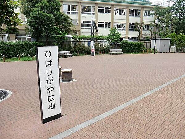 ひばりがや広場まで約417m