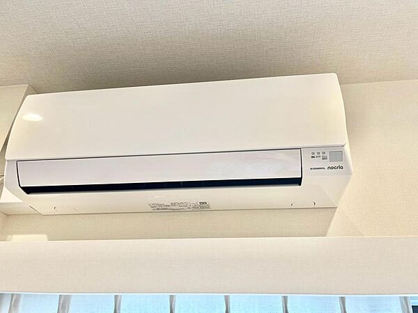 エアコンは空気を汚さず場所も取らないので、お部屋を広く使えます。設置工事などの初期費用がカットできるのは嬉しいですね。