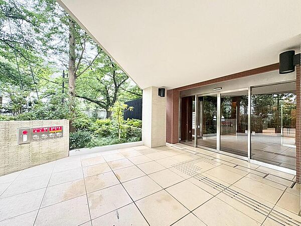 訪れる方へ古来からの伝統美を伝えてくれる空間です。温故知新のコンセプトを静かに力強く表現しています。