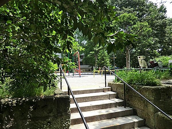東郷元帥記念公園まで約546m