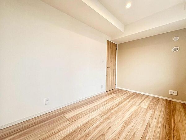 一日の疲れを癒やしてくれる主寝室。時を忘れて過ごす場所として過ごせるお部屋。