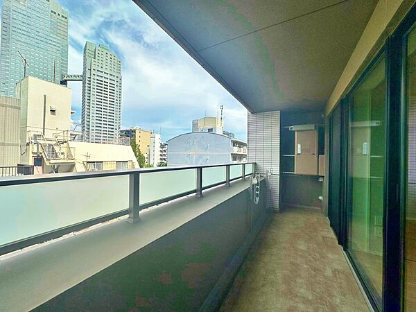夜空の煌めきや、室内への通風や採光へ一役。ガーデニング等も充分に楽しめる広さを確保しております。