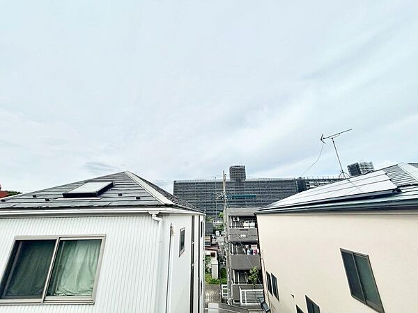 今日も、明日も、この街で、きっと誰かがしあわせになる物語が描かれていくはずです。同じ風景が毎日365日、まったく違う顔を見せてくれる。爽快な風も毎日やさしく頬をなでてくれます。