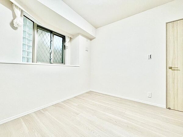 一日の疲れを癒やしてくれる主寝室。時を忘れて過ごす場所として過ごせるお部屋。