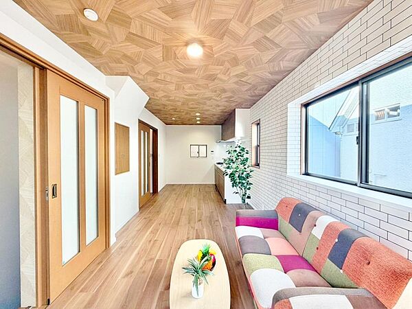 家族とのコミュニケーションを促進する拘り設計。快適な居住空間を演出し、都市型生活をより潤いある時間へ代えてくれます。