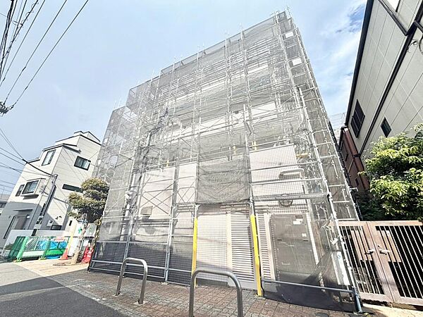 住まい探しは街探し。みんなが街探しのポイントにしているのは何。　第1位は過半数が支持した納得の 「交通の利便性」。続いて3割以上の人が「住環境」と「公園、緑地の充実」です。