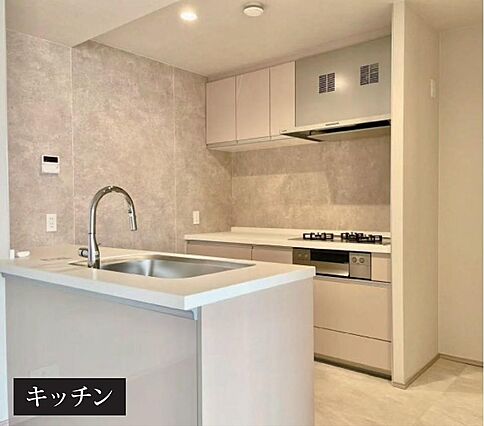 画像の説明文を...