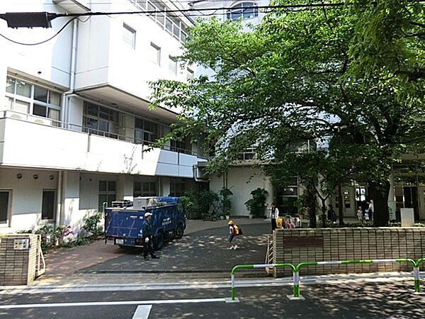 文京区立湯島小学校まで約667m