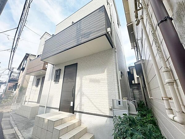 ただ「住まう」だけではございません。気持ち良く住んで欲しい気持ちをこめて…。お住まいの事、住まう街の事、お金の事、何でもご相談下さいませ。