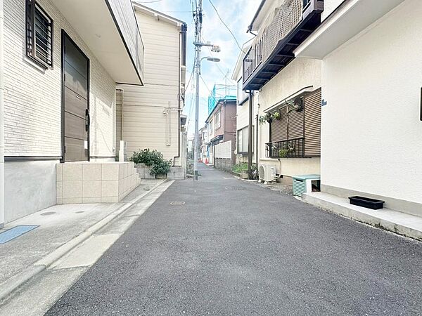 緑に彩られた街区に現出する建物は、ここに住まう方々へ余すこと無く太陽の恵みを届けられるように計画・設計されております。