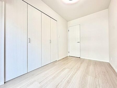家族とのコミュニケーションを促進する拘り設計。快適な居住空間を演出し、都市型生活をより潤いある時間へ代えてくれます。