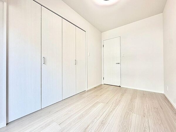 家族とのコミュニケーションを促進する拘り設計。快適な居住空間を演出し、都市型生活をより潤いある時間へ代えてくれます。
