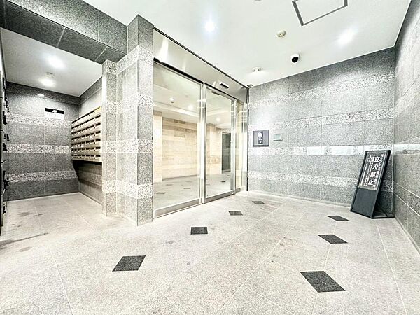 住まいに相応しい品格。住まう方々の誇りと愛着を育むアプローチのグランドエントランス。