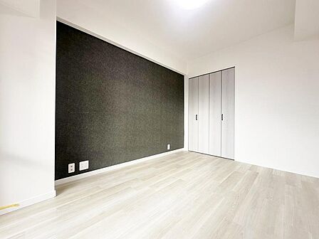 一日の疲れを癒やしてくれる主寝室。時を忘れて過ごす場所として過ごせるお部屋。