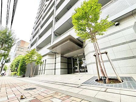 忙しく過ぎゆく日常を置き去るほど、ゆったりした時間が流れる住環境です。「快適」は「家」と「街」と「環境」が調和した時に訪れるのだと改めて感じさせてくれます。