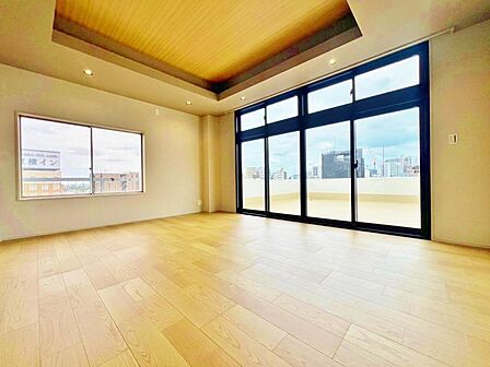 家具の配置のし易い室内です。趣味の部屋としても充分な広さを確保しております。