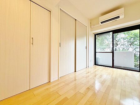 家族とのコミュニケーションを促進する拘り設計。快適な居住空間を演出し、都市型生活をより潤いある時間へ代えてくれます。