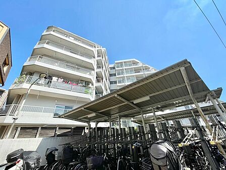 一つ屋根の下にそれぞれの暮らしがある。お部屋ぐらいは自分の価値観で自由にしたい。だからこそ、そのベースはシンプルであるべきだと思う。なぜなら、時の流れで人の好みは変わっていくものだから。
