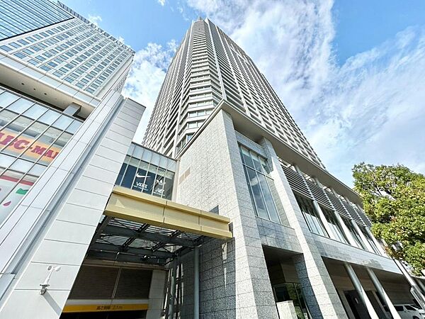 物件の陽当りや通風・仕様設備やお部屋の大きさの比較、近隣・周辺環境や街並みなど、資料には掲載していない情報が現地にはたくさんあります。　是非一度、現地をご確認ください。