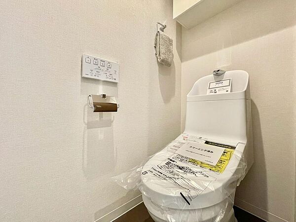 清潔な空間であって頂けますように、目に留まるだけではなく、汚れをふき取り易いフロアと壁紙をチョイス。