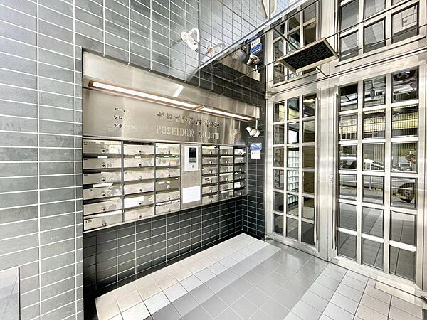 色合いも落ち着いた色を中心に構成され、重厚感のある雰囲気で居住者・来客者を迎えてくれます。
