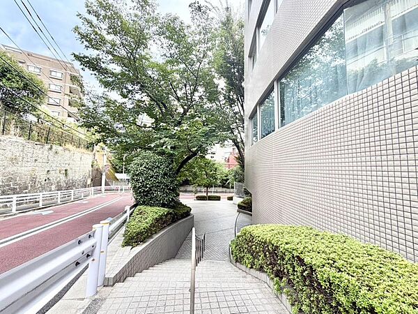 住まう人たちに与えられるゆとりある生活と受け継がれる資産。素晴らしい立地から生み出される時の隙間は家族で過ごすための新しいくかけがえのない時間。