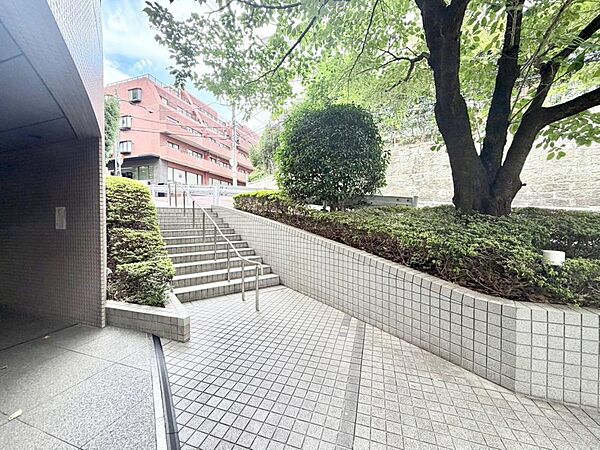 訪れる方へ古来からの伝統美を伝えてくれる空間です。温故知新のコンセプトを静かに力強く表現しています。