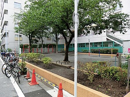 松が谷公園まで約166m