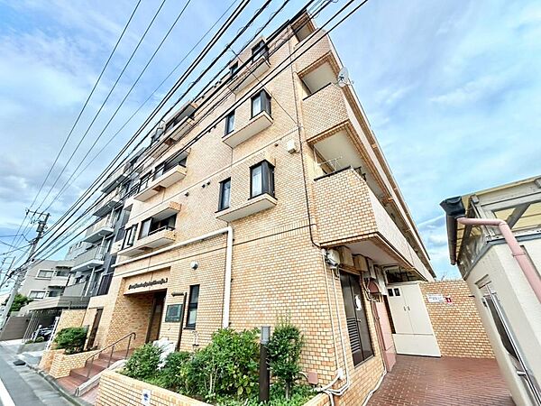 ただ「住まう」だけではございません。気持ち良く住んで欲しい気持ちをこめて…。お住まいの事、住まう街の事、お金の事、何でもご相談下さいませ。
