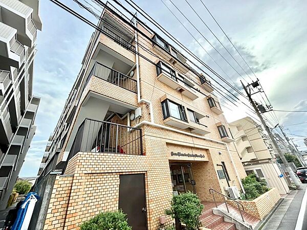 一つ屋根の下にそれぞれの暮らしがある。お部屋ぐらいは自分の価値観で自由にしたい。だからこそ、そのベースはシンプルであるべきだと思う。なぜなら、時の流れで人の好みは変わっていくものだから。