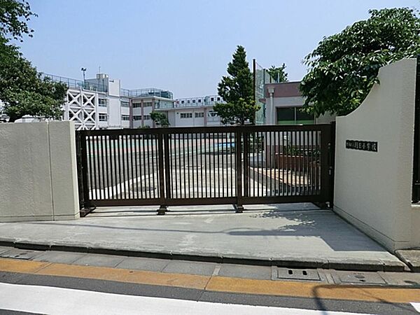 豊島区立朝日小学校まで約654m