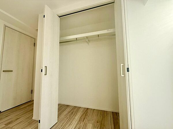 お子様のおもちゃやゴルフバック等、大きなお荷物をお持ちの方や、お荷物が多い方でも安心のスペースです。